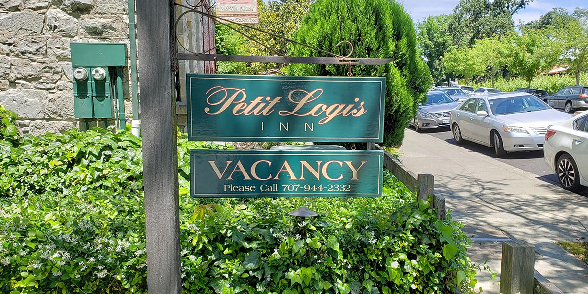 Petit Logis Inn Sign