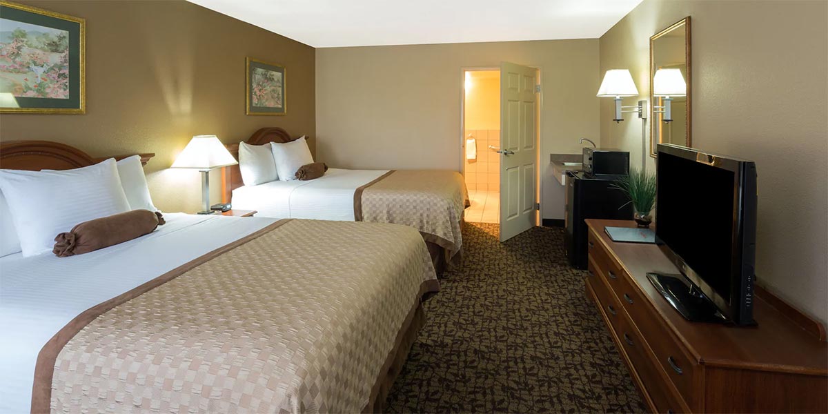 Hotel Room at Hawthorn Suites Napa